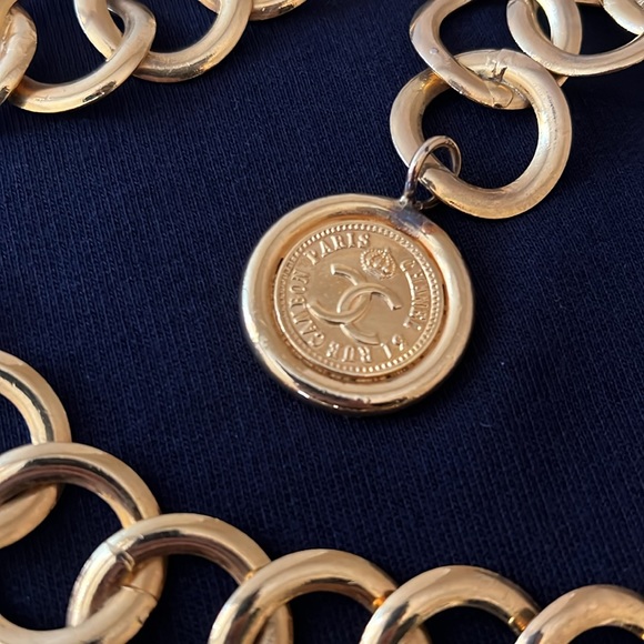1980s Chanel Chain-link Belt with Double Sided Logo/Coco Chanel Coin - Picture 4 of 4